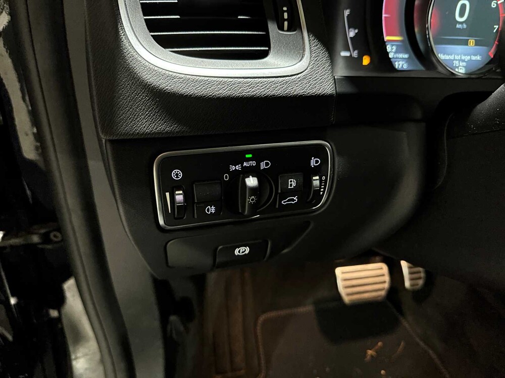 Volvo V60 1,6 T3 R-Design 150 PS 2015, 5-ZTK-58