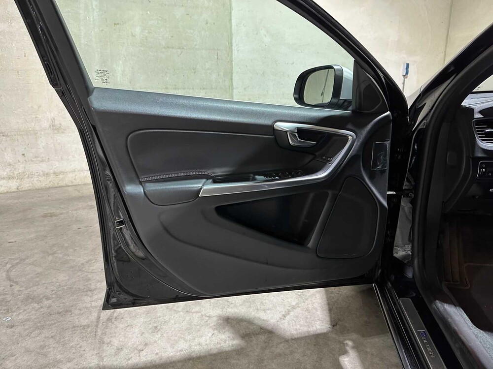 Volvo V60 1,6 T3 R-Design 150 PS 2015, 5-ZTK-58