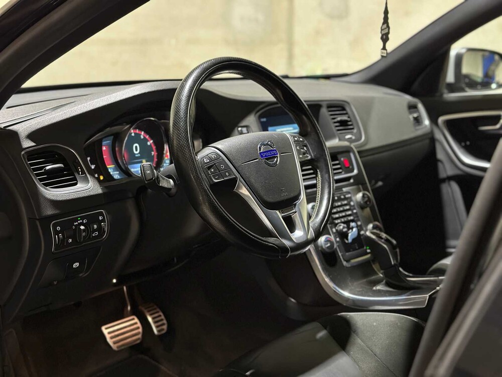 Volvo V60 1,6 T3 R-Design 150 PS 2015, 5-ZTK-58