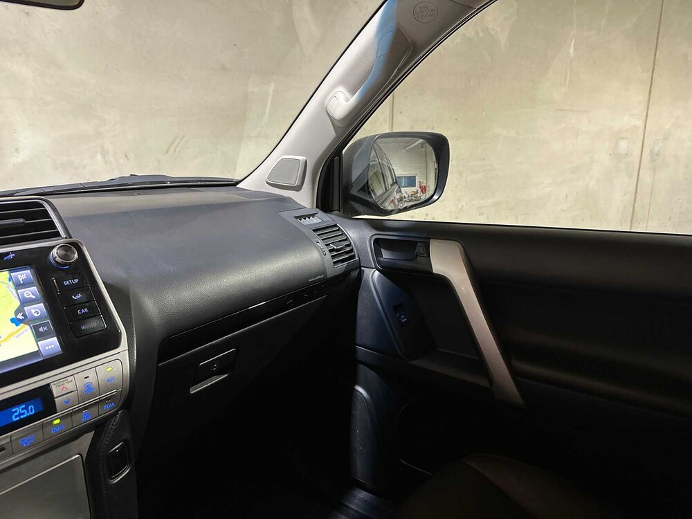 Toyota Land Cruiser 2.8 D-4D-F Challenger Blind Van 177pk 2020, VHH-33-H Bedrijfswagen