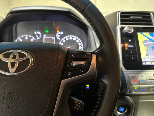 Toyota Land Cruiser 2.8 D-4D-F Challenger Blind Van 177pk 2020, VHH-33-H Bedrijfswagen