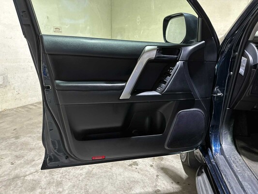 Toyota Land Cruiser 2.8 D-4D-F Challenger Blind Van 177pk 2020, VHH-33-H Bedrijfswagen