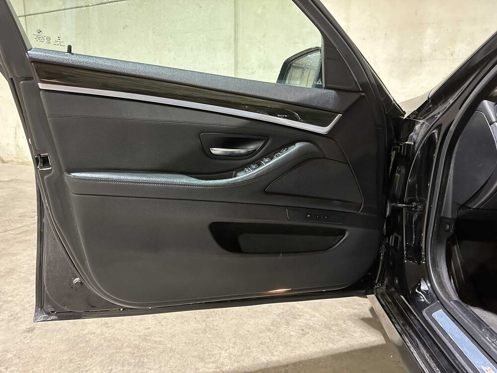 BMW 528i High Executive 245pk 2014 5-serie, 1-XZL-55