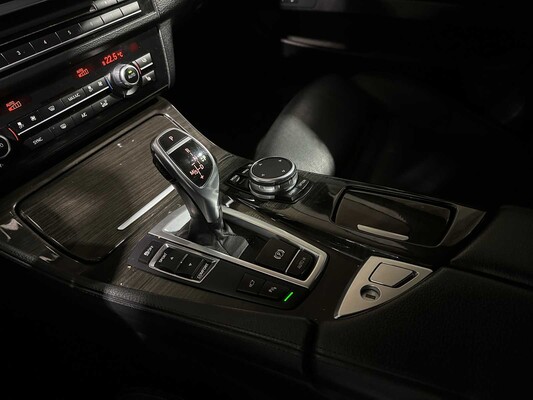 BMW 528i High Executive 245pk 2014 5-serie, 1-XZL-55