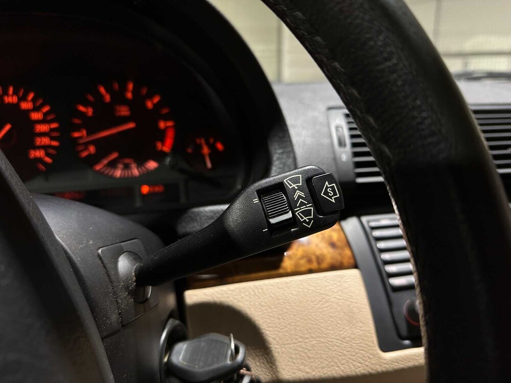 BMW X5 3.0i High Executive 231PK 2004, 71-RS-KR