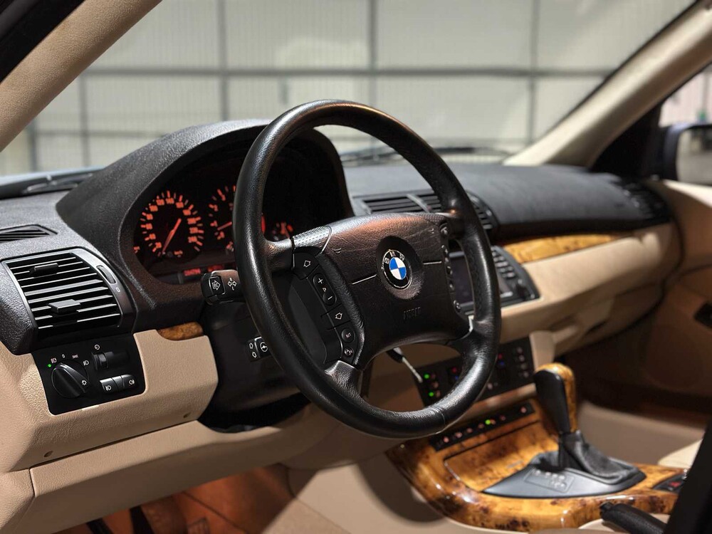 BMW X5 3.0i High Executive 231PK 2004, 71-RS-KR