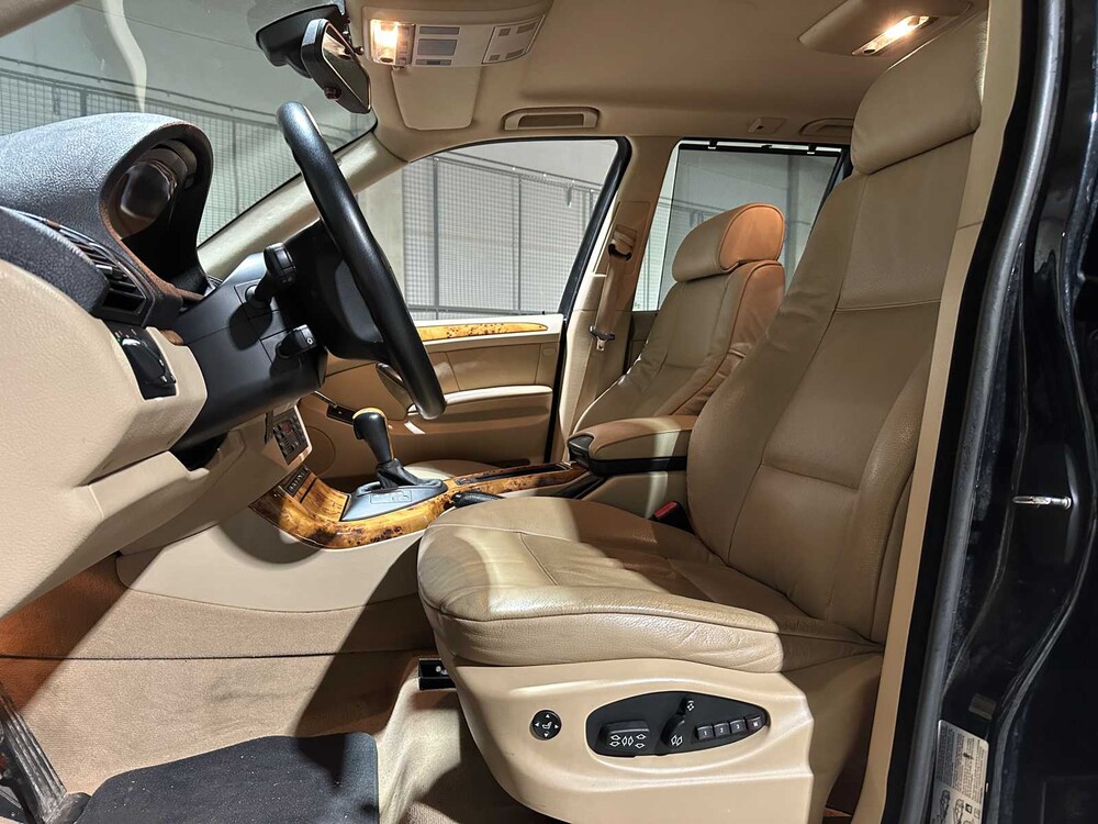 BMW X5 3.0i High Executive 231PK 2004, 71-RS-KR