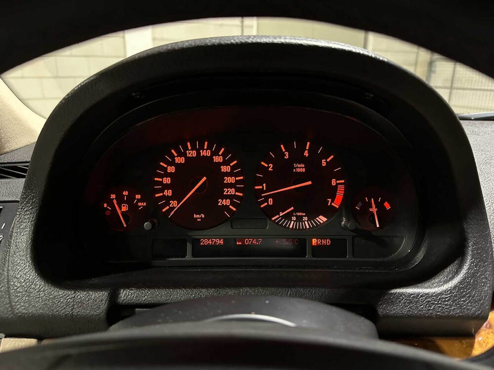 BMW X5 3.0i High Executive 231PK 2004, 71-RS-KR