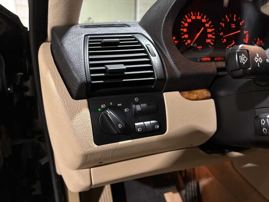 BMW X5 3.0i High Executive 231PK 2004, 71-RS-KR