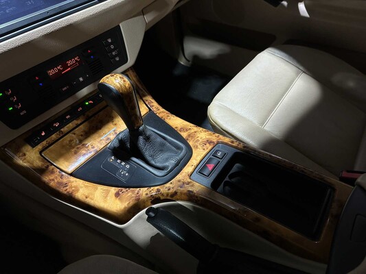 BMW X5 3.0i High Executive 231PK 2004, 71-RS-KR