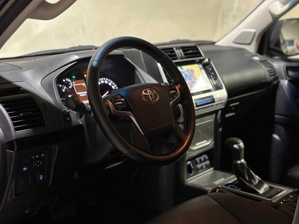 Toyota Land Cruiser 2.8 D-4D-F Challenger Blind Van 177pk 2020, VHH-33-H Bedrijfswagen