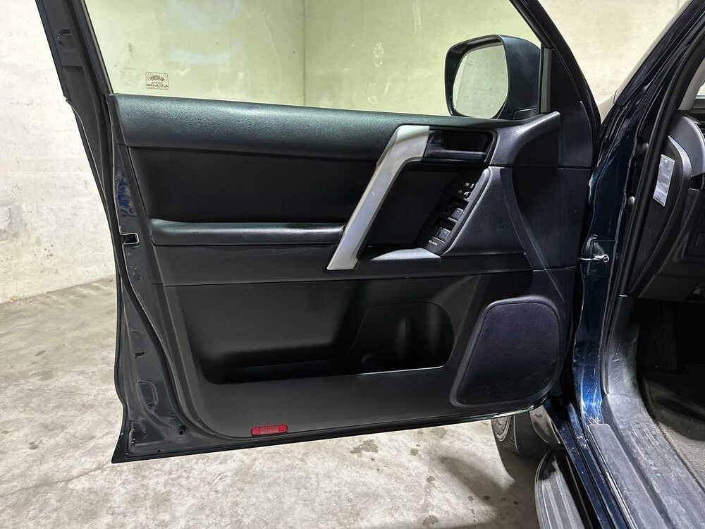 Toyota Land Cruiser 2.8 D-4D-F Challenger Blind Van 177pk 2020, VHH-33-H Bedrijfswagen