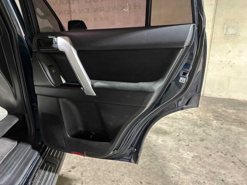 Toyota Land Cruiser 2.8 D-4D-F Challenger Blind Van 177pk 2020, VHH-33-H Bedrijfswagen