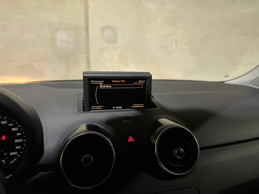 Audi A1 1.4 TFSI Ambition Pro Line Business S-Line 122hp 2010, K-088-RN