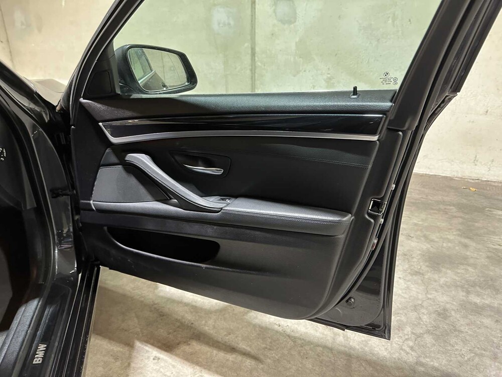 BMW 523i Touring High Executive 204pk 2010 5-serie, 3-ZKF-44