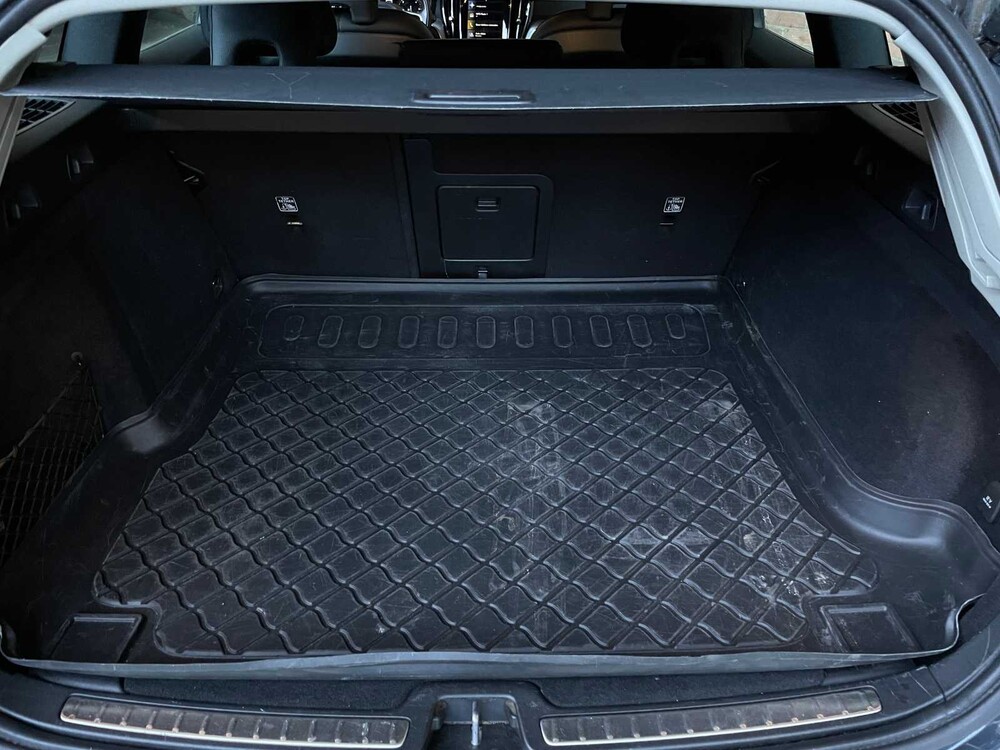 Volvo V60 2.0 B4 R-Design 197PS 2021, T-835-RK