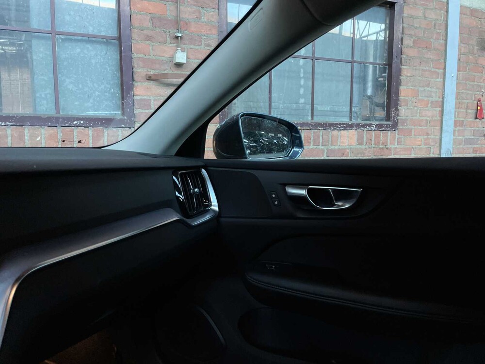 Volvo V60 2.0 B4 R-Design 197PS 2021, T-835-RK