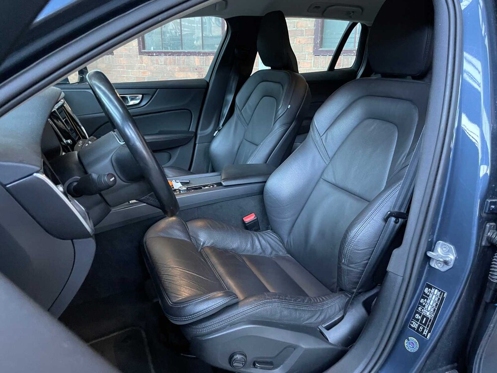 Volvo V60 2.0 B4 R-Design 197PS 2021, T-835-RK