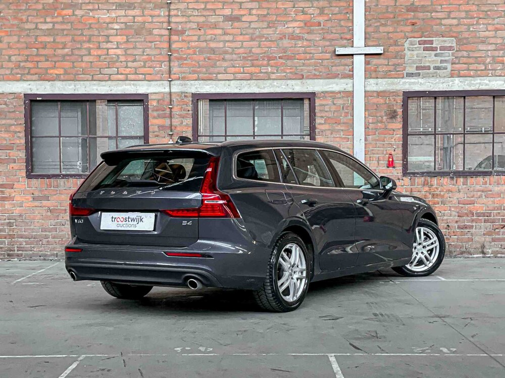 Volvo V60 2.0 B4 R-Design 197PS 2021, T-835-RK