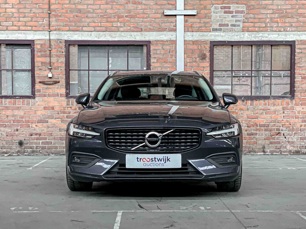 Volvo V60 2.0 B4 R-Design 197PS 2021, T-835-RK