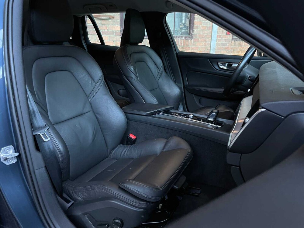 Volvo V60 2.0 B4 R-Design 197PS 2021, T-835-RK