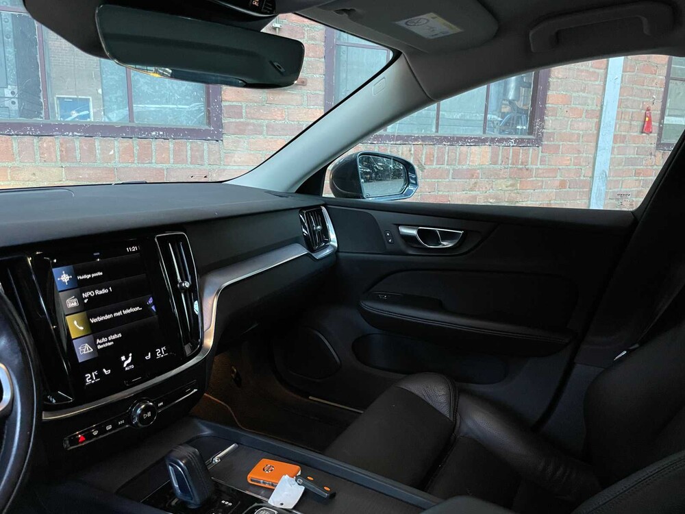 Volvo V60 2.0 B4 R-Design 197PS 2021, T-835-RK