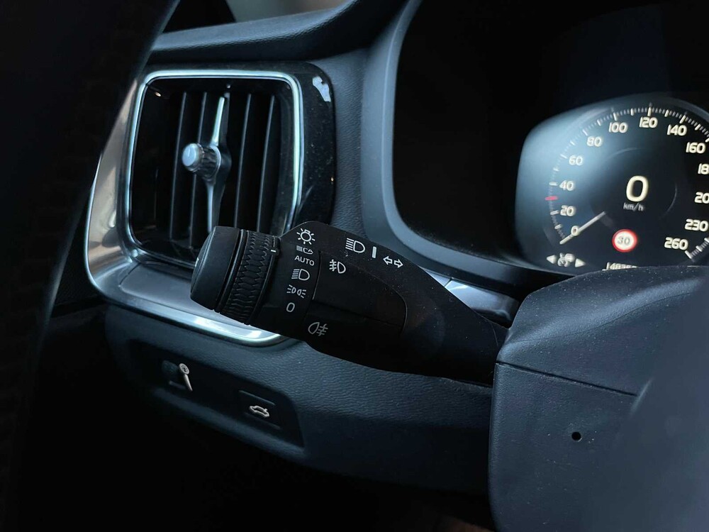 Volvo V60 2.0 B4 R-Design 197PS 2021, T-835-RK