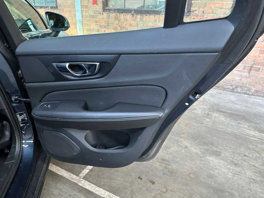 Volvo V60 2.0 T6 Twin Engine AWD Momentum Pro 253PS 2020, H-754-FN