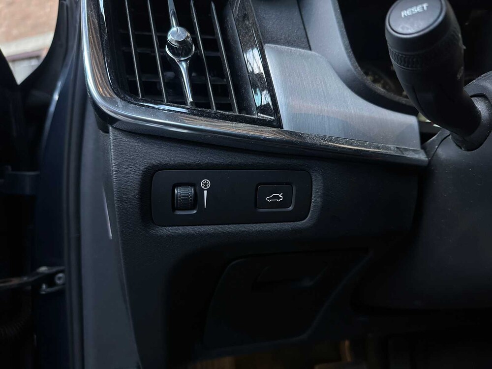 Volvo V90 2.0 T4 Momentum Pro 190PS 2019, XX-067-J