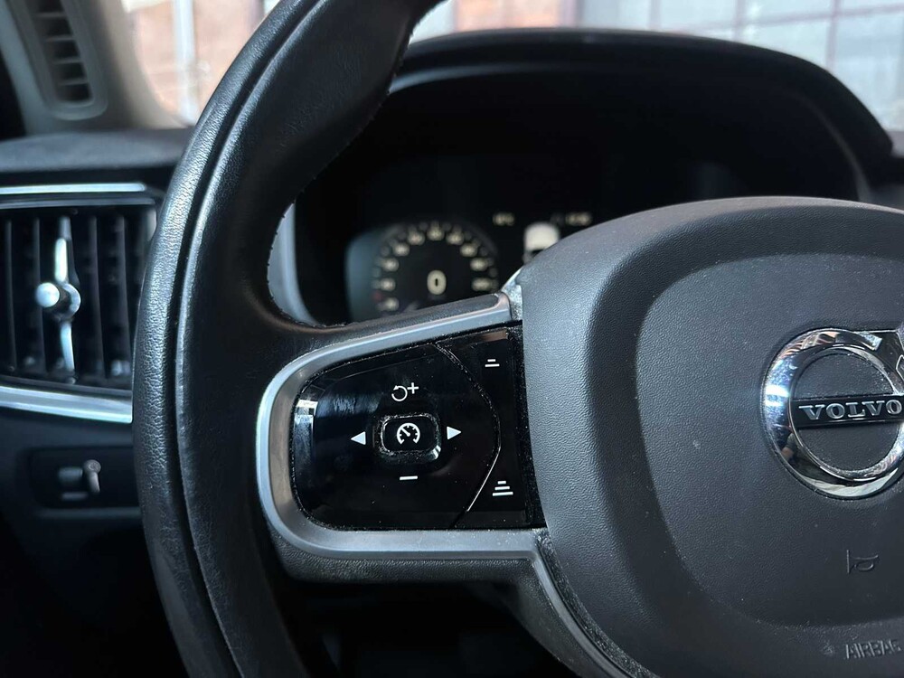 Volvo V90 2.0 T4 Momentum Pro 190PS 2019, XX-067-J
