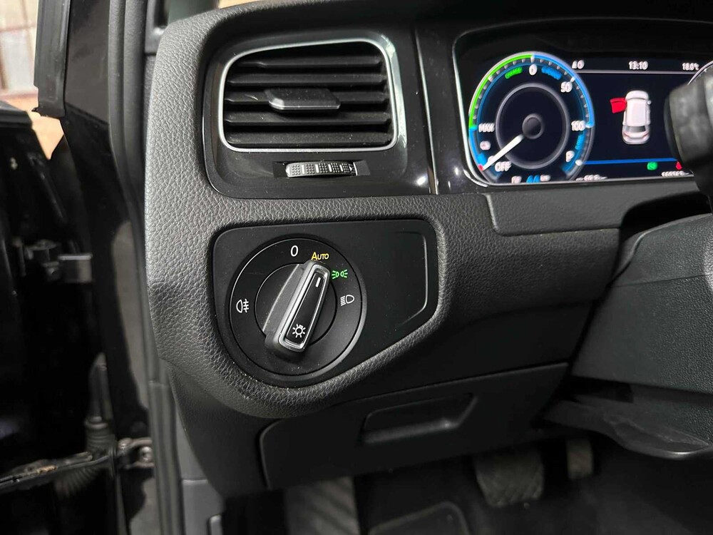 Volkswagen e-Golf 136PS 2019 (Original-NL), ZF-315-L