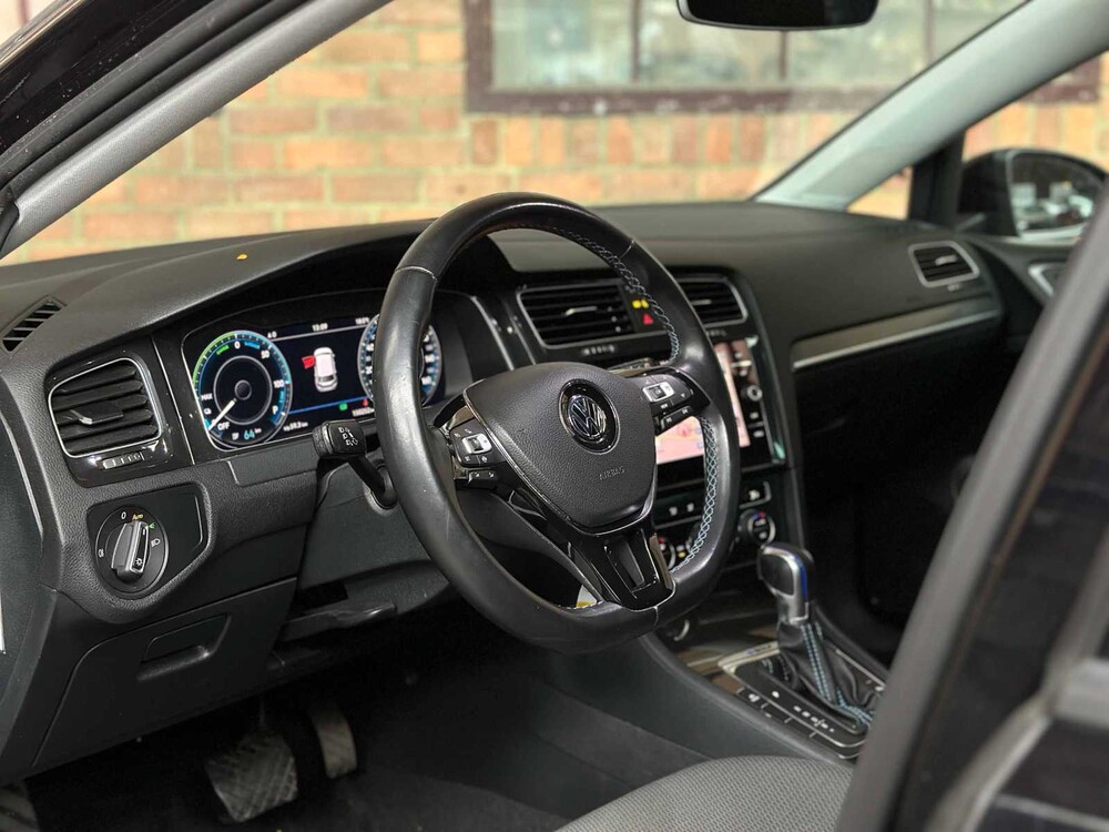 Volkswagen e-Golf 136PS 2019 (Original-NL), ZF-315-L