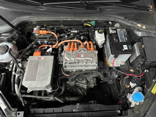 Volkswagen e-Golf 136pk 2019 (Origineel-NL), ZF-315-L