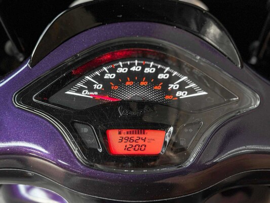 Vespa Sprint 4T -Carbon- (CUSTOM) 2016, DFV-89-L Scooter