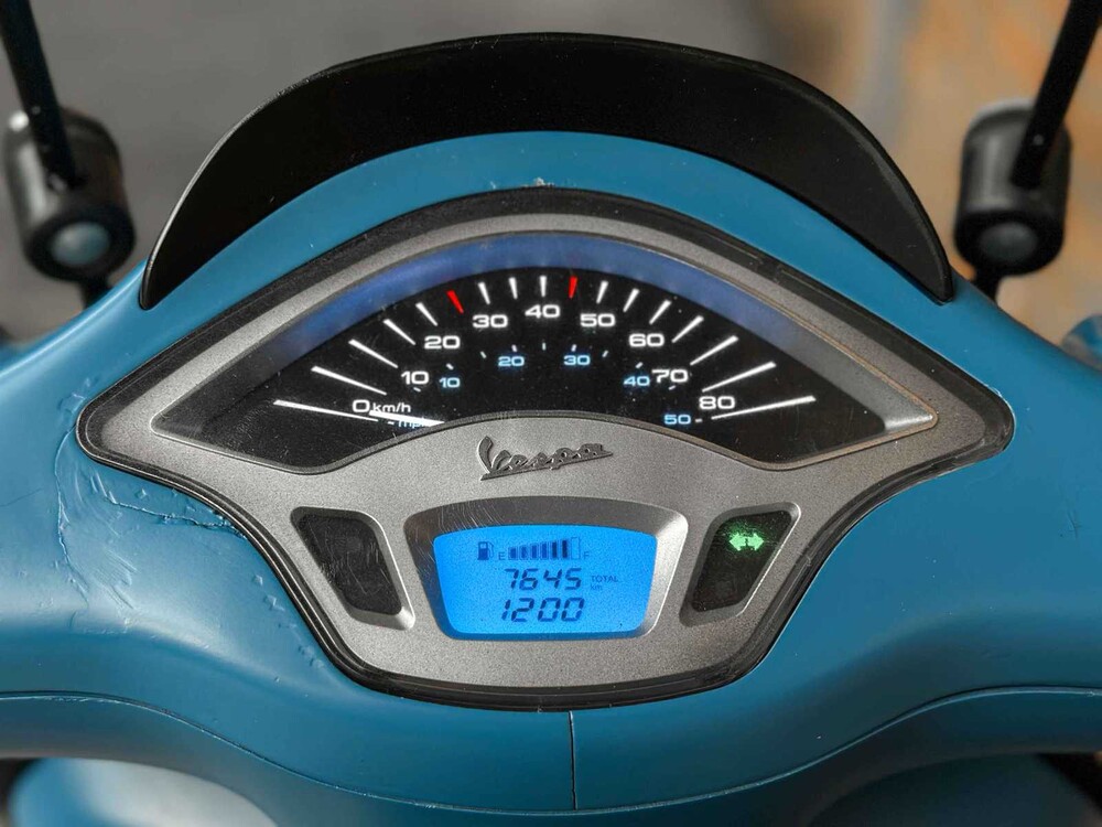 Vespa Sprint 4T 2015, DDH-77-P Roller