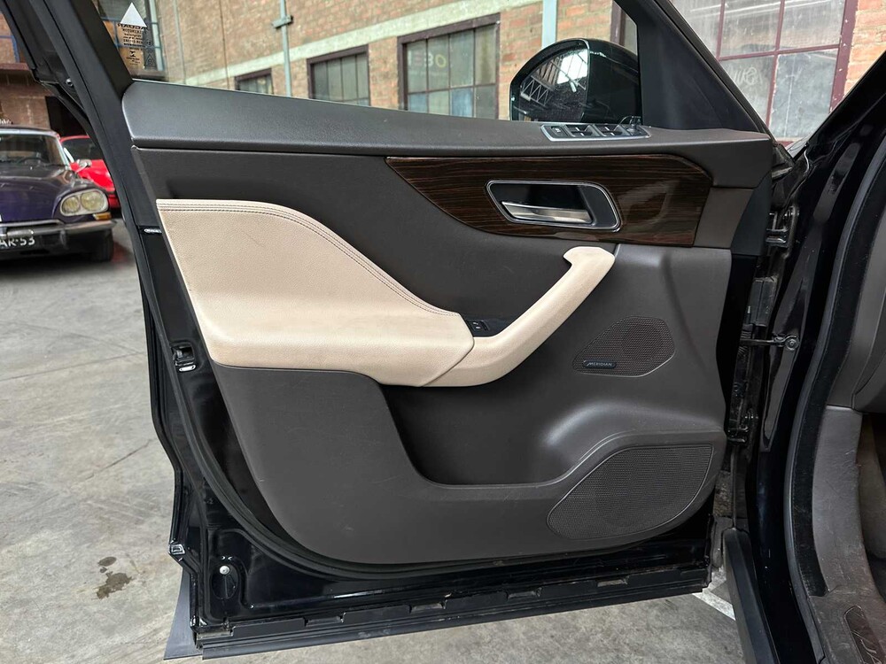 Jaguar F-PACE 3.0 Portfolio AWD 30d 300PS 2016, JV-016-S