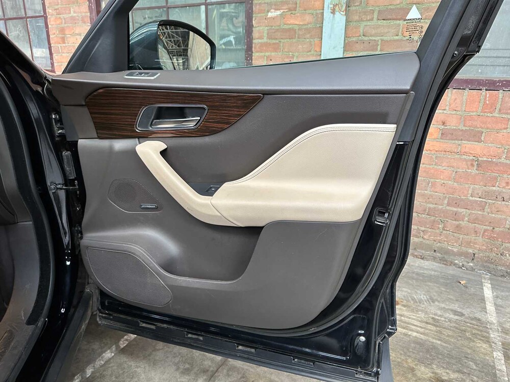 Jaguar F-PACE 3.0 Portfolio AWD 30d 300PS 2016, JV-016-S