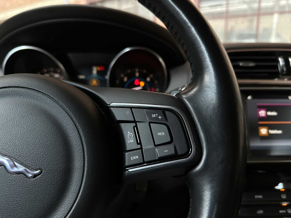 Jaguar F-PACE 3.0 Portfolio AWD 30d 300PS 2016, JV-016-S