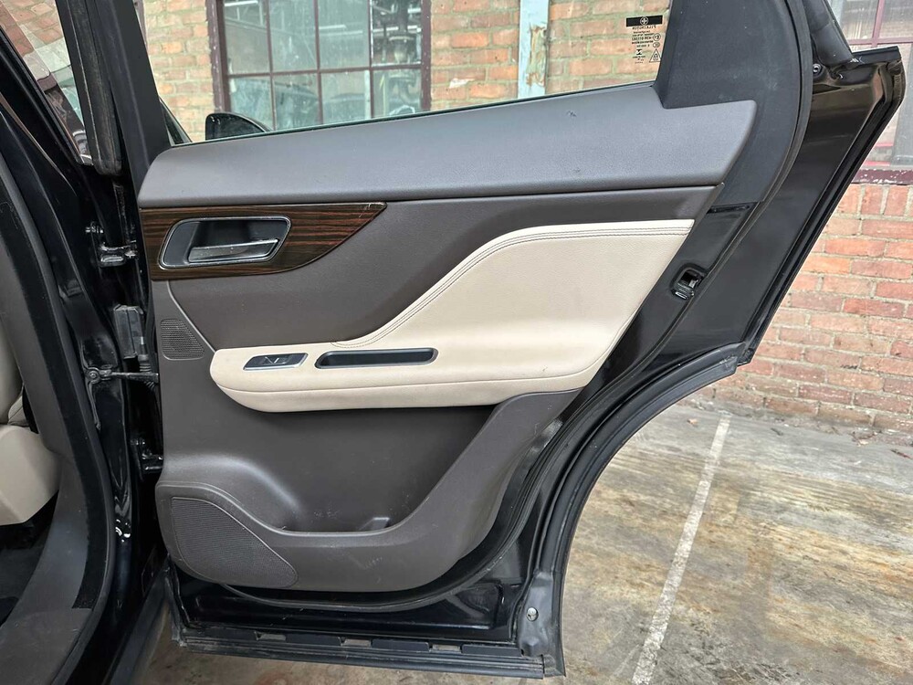 Jaguar F-PACE 3.0 Portfolio AWD 30d 300PS 2016, JV-016-S