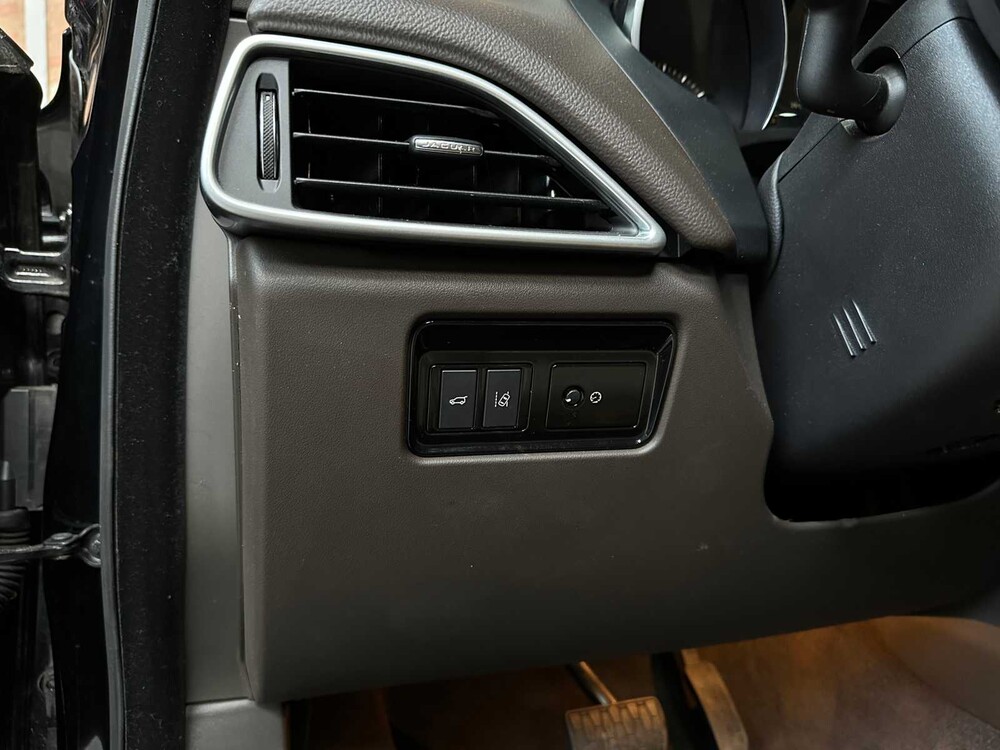 Jaguar F-PACE 3.0 Portfolio AWD 30d 300PS 2016, JV-016-S