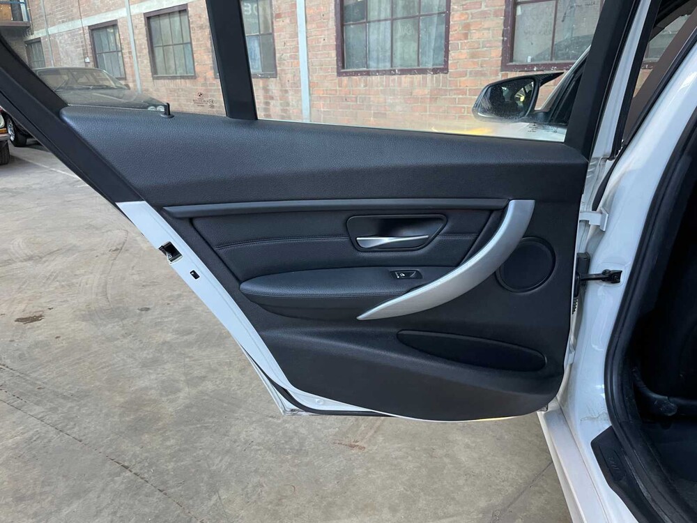 BMW 320i Essential 2.0 184pk 2015 3-Serie, HB-971-D