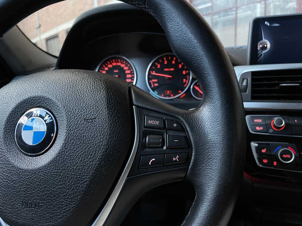 BMW 320i Essential 2.0 184pk 2015 3-Serie, HB-971-D