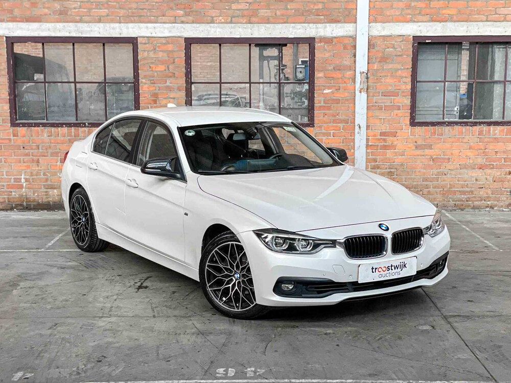 BMW 320i Essential 2.0 184pk 2015 3-Serie, HB-971-D