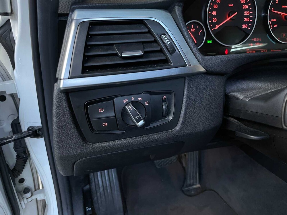 BMW 320i Essential 2.0 184pk 2015 3-Serie, HB-971-D