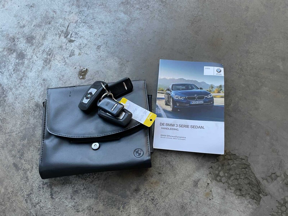 BMW 320i Essential 2.0 184pk 2015 3-Serie, HB-971-D