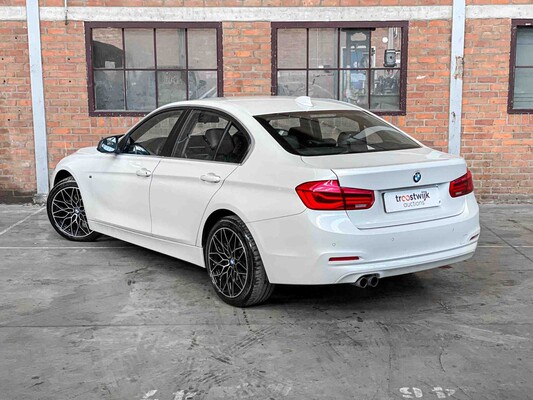BMW 320i Essential 2.0 184hp 2015 3-Series, HB-971-D
