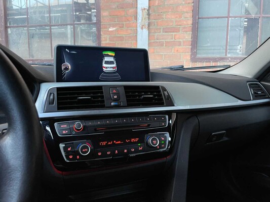 BMW 320i Essential 2.0 184hp 2015 3-Series, HB-971-D