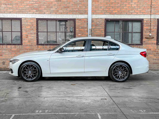 BMW 320i Essential 2.0 184hp 2015 3-Series, HB-971-D