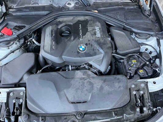 BMW 320i Essential 2.0 184hp 2015 3-Series, HB-971-D