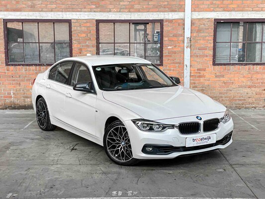 BMW 320i Essential 2.0 184hp 2015 3-Series, HB-971-D